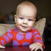 Kuvassa puolivuotias Reino Jokinen.
