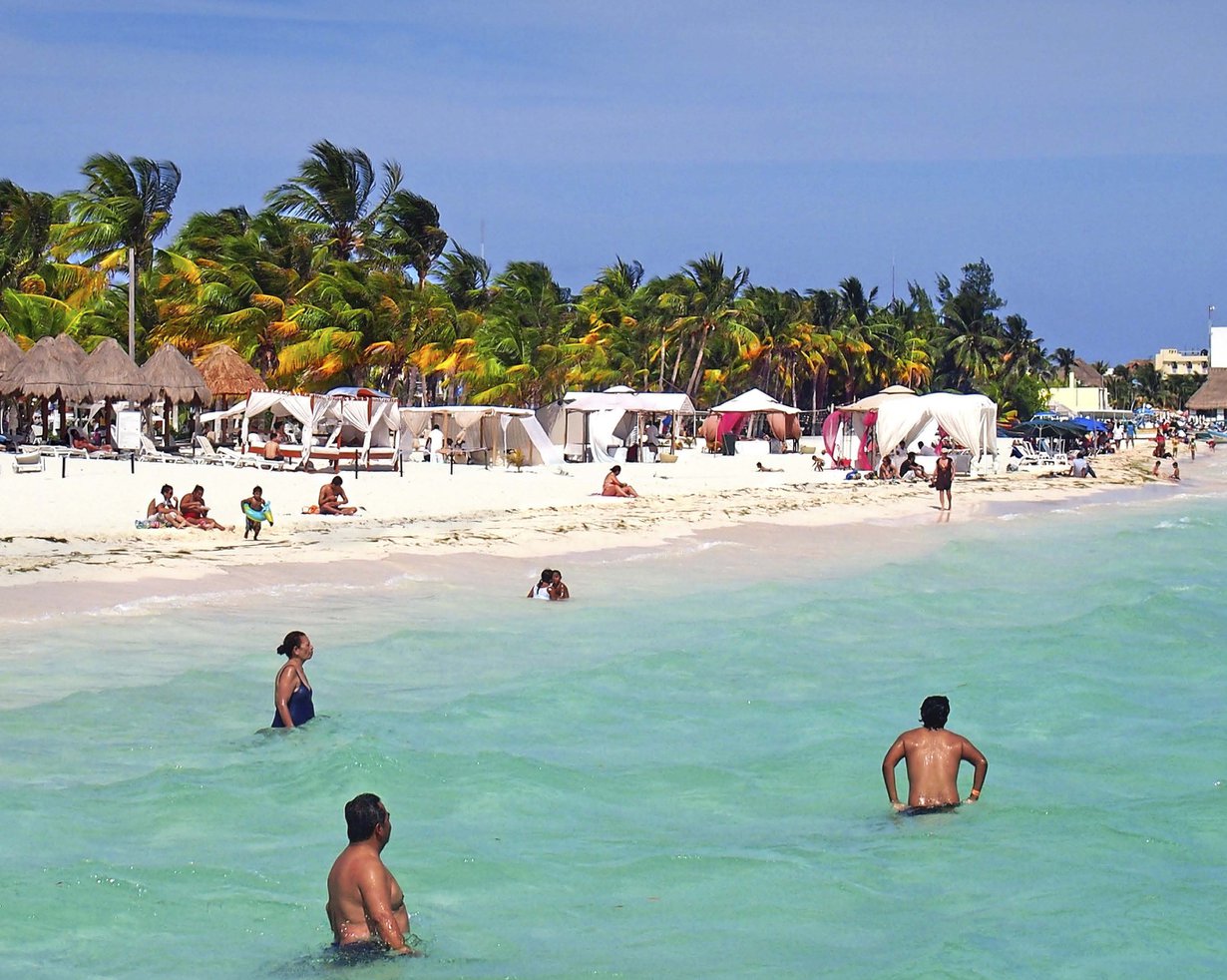 Turkoosi meri ja karibialainen tunnelma ovat Isla Mujeresin saaren valttikortteja.