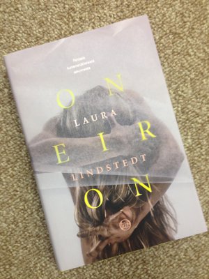 Voittajateoksen kannen kuvasi Aki-Pekka Sinikoski ja ulkoasun suunnitteli Jussi Karjalainen.