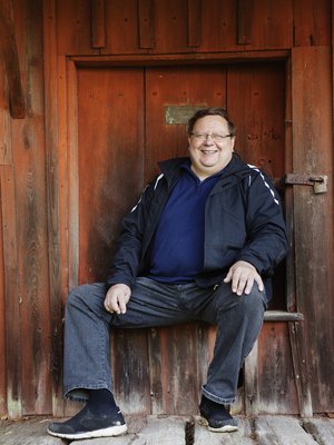 Kari Raatikainen suhtautuu sairastumiseensa ja sen seurauksiin rempseästi.