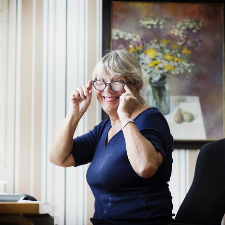 Ella Laurikkalalla on työn alla psykologinen trilleri appiukon ja miniän suhteesta.