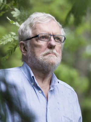 "Vaikka kasvot valahtavat, sisältä olen sama Rainer kuin ennenkin", sanoo Rainer Pelkonen. Rainer sairastaa harvinaista Meretojan tautia.