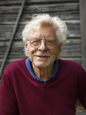 – Teitpä työksesi mitä tahansa, maailmassa on sata tuhatta sinua parempaa. Soittajana minä en ole sydänkirurgi vaan kunnanlääkäri, pianisti Seppo Hovi sanoo.