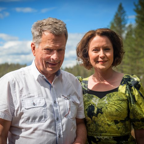 Tasavallan presidentti Sauli Niinistö ja Jenni Haukio vierailulla uudessa kansallispuistossa Hossassa kesäkuussa 2017.