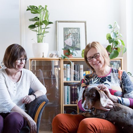 Tarjan tyttären koira Penni on ollut rakastettu vieras ystävien kodissa. Penni kuoli pian kuvan ottamisen jälkeen.