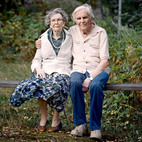 Sisko ja Leo ovat olleet yhdessä 70 vuotta. Jutun alkuperäiset tekstit kokonaisuudessaan ja kuvat löytyvät Hannamari Shakyan kirjasta Tavallaan voi rakastaa.