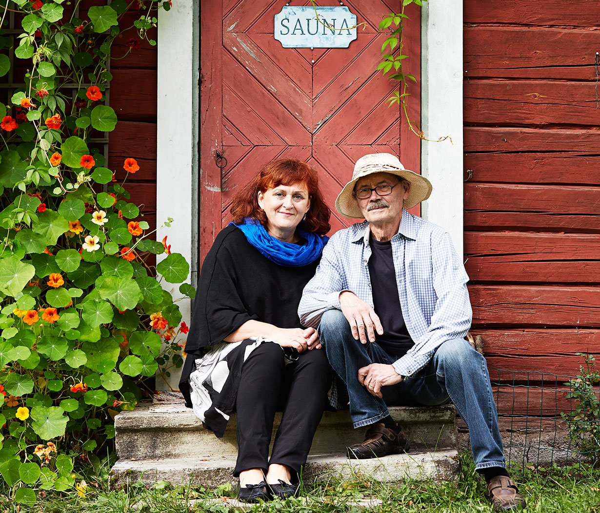Vanhan talon kunnostus on ympäristotekö, tietävät kuvataiteilija Pentti Kokko ja myyntijohtaja Sari Mäkinen.