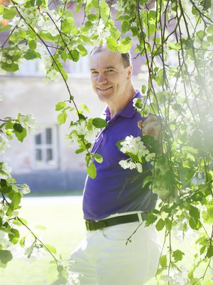 – Ennen olin aika harmaa, mutta olen saanut nyt värejä elämääni, Kari Ylinen iloitsee.