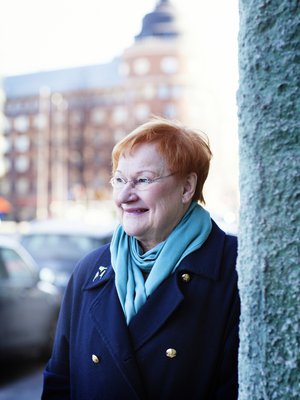 – Luottamustoimien hoitaminen vaatii matkustamista ja valvomistakin, ja siksi elämäntapojen pitää olla terveellisiä, että jaksaa, Tarja Halonen sanoo.