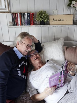 Annin puutarhan ainoa hyötykasvi on viinimarjapensas. – Syksyllä söimme koko sadon kerralla, emme pakastaneet yhtään niistä kolmestakymmenestäviidestä marjasta, Anni sanoo ja nauraa.