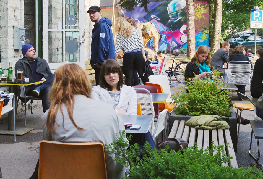 Tallinnan Kalamajassa sijaitseva Ravintola F-Hoone on yksi suosituimmista ravintoloista.