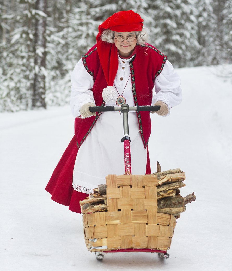Muorin työasu on lämmin ja käytännöllinen. Liivin taskuihin mahtuu paljon tavaraa.