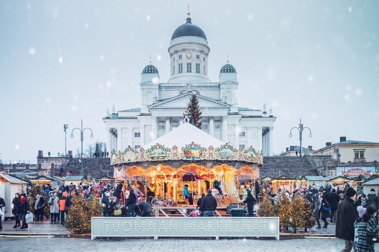 Tuomaan Markkinat Helsingin Senaatintorilla.