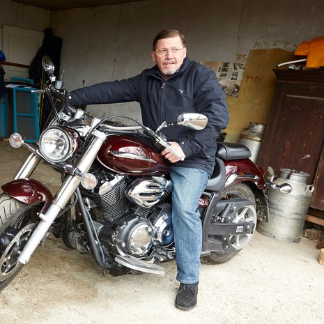 Heti kun pyörä huolletaan kesäkuntoon, Tarmo Suonojan mieli polttelee tien päälle. 