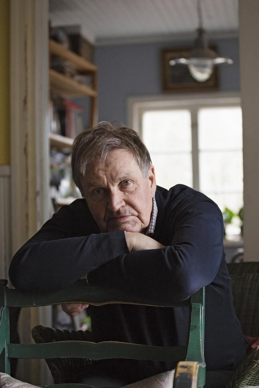 HANNU MÄKELÄ on kirjailija ja taiteen akateemikko.