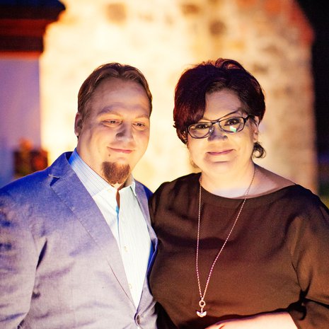 Tomi Lindgren ja Susanna Mäkinen sanoivat tahdon keskellä yötä. 