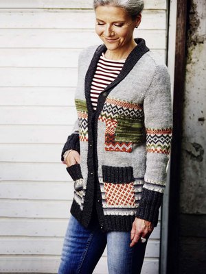 Reilut resorit ja linjakas kaulus tekevät neuletakista reippaan ja ryhdikkään.