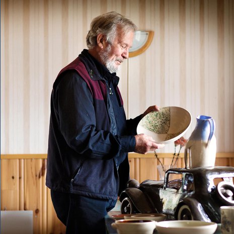 Eero Wikin savityöt ovat täyttäneet kodin autotallia ja saunaa myöten.