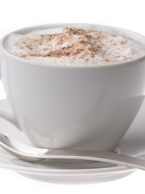 Lämmin soijamaito sopii kahviinkin. Kermaisempi soijatuote myös vaahdottuu.