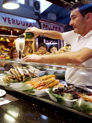 Kaikki Barcelona-oppaat ohjaavat La Boqueriaan, maailman parhaaseen kauppahalliin.