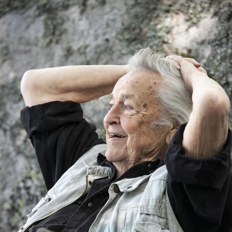 – Ikääntymistä on turha pelätä, ei pelko sitä hidasta. Minä en pelkää, Eero Aarnio, 91, sanoo.