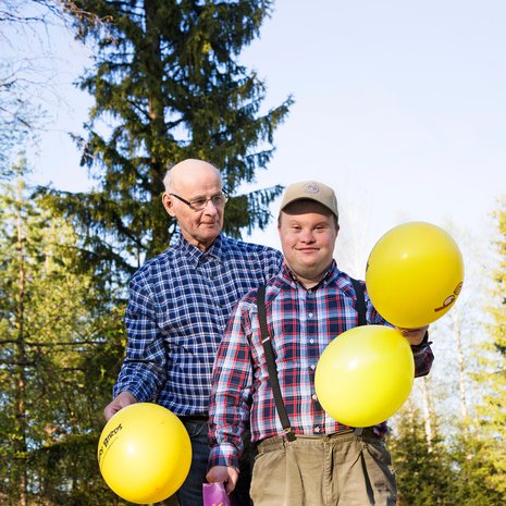Pertti rakastaa ilmapalloja, muumeja ja enkeleitä.