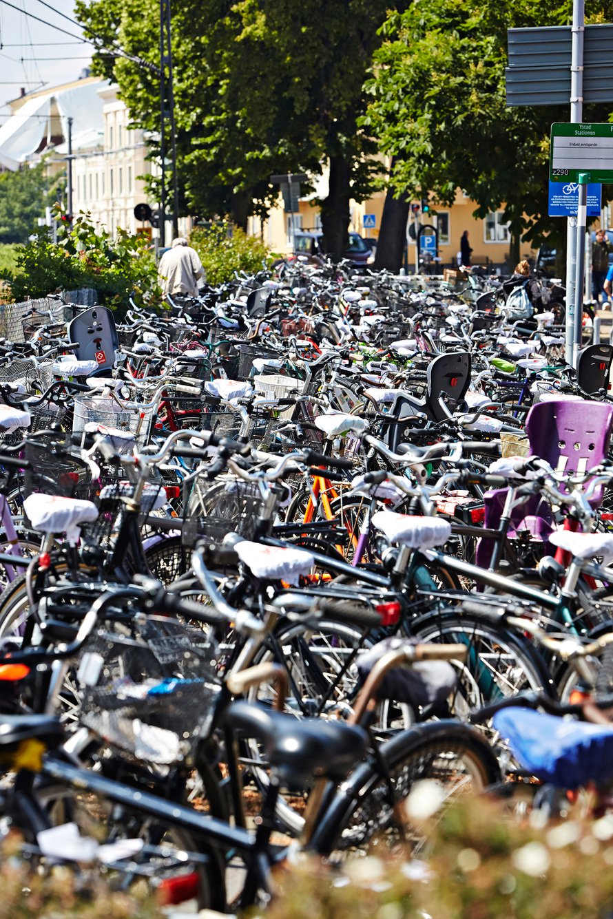 Rautatieaseman pyöräparkki täyttyy aamulla nopeasti.