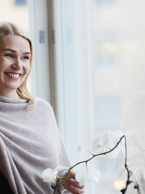 Helsinkiläinen Heli Vähäsilta sairastui melanoomaan. "Suurin yllätys olivat ihmisten erilaiset reaktiot", Heli sanoo.