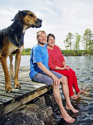 Maarit ja Jukka tykkäävät viettää mökillä aikaa ystävien kanssa. Tällä kertaa seurana oli vain pojan perheen koira, Armin van Buuren.