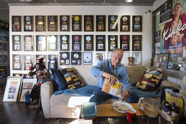 lkka syö aamupuuron yleensä työpaikallaan. Puuron sekaan hän on laittanut pakurikääpää siitä lähtien, kun sairastui syöpään. 