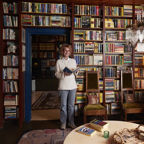 – Olen kasvanut kirjamaailmassa, sanoo Kaari Utrio.