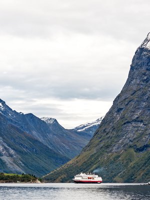 Hjørundfjordin vuono on reitin kauneimpia. 