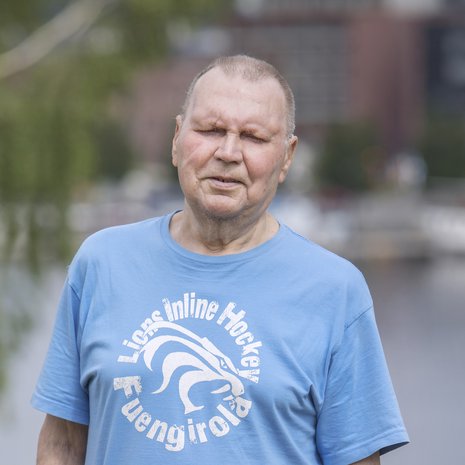 Risto Höglund joutui opettelemaan kävelynkin uudestaan. -Se vaati sisuuntumista. Läheisten kannustus auttoi.