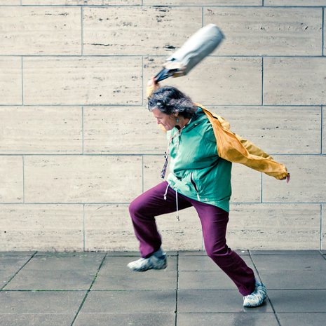 K&auml;yt&auml; laukkua apuv&auml;lineen&auml;, jos voit.