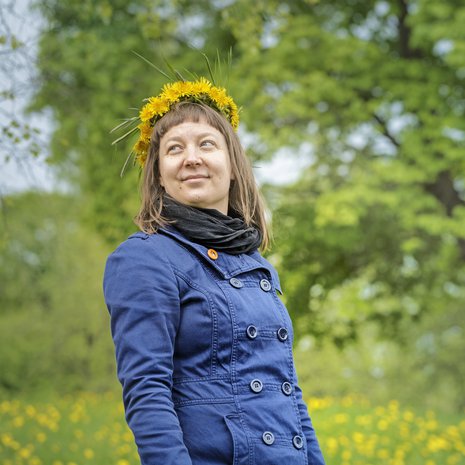 – Käsityöni syntyvät niistä materiaaleista, mitä käsillä on, Elina kertoo.