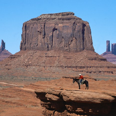 Monument Valley tunnetaan John Fordin lännenelokuvista.