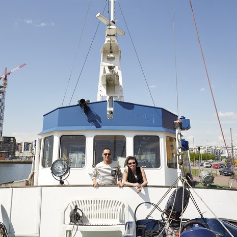 Suomen keliolosuhteissa laivassa riittää aina pientä laitettavaa, mutta se ei haittaa Christian ja Mervi Wennerstrandia. 