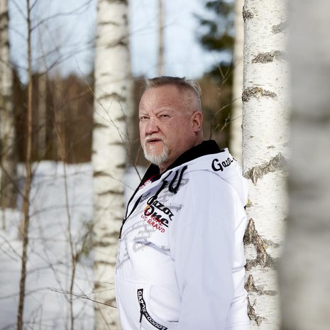 – Harva haluaa puhua oman lapsen katoamisesta, mutta jos kukaan ei puhu, kukaan ei tiedä, millaista se on. Saan energiaa Jussin tarinan kertomisesta, Juha sanoo.