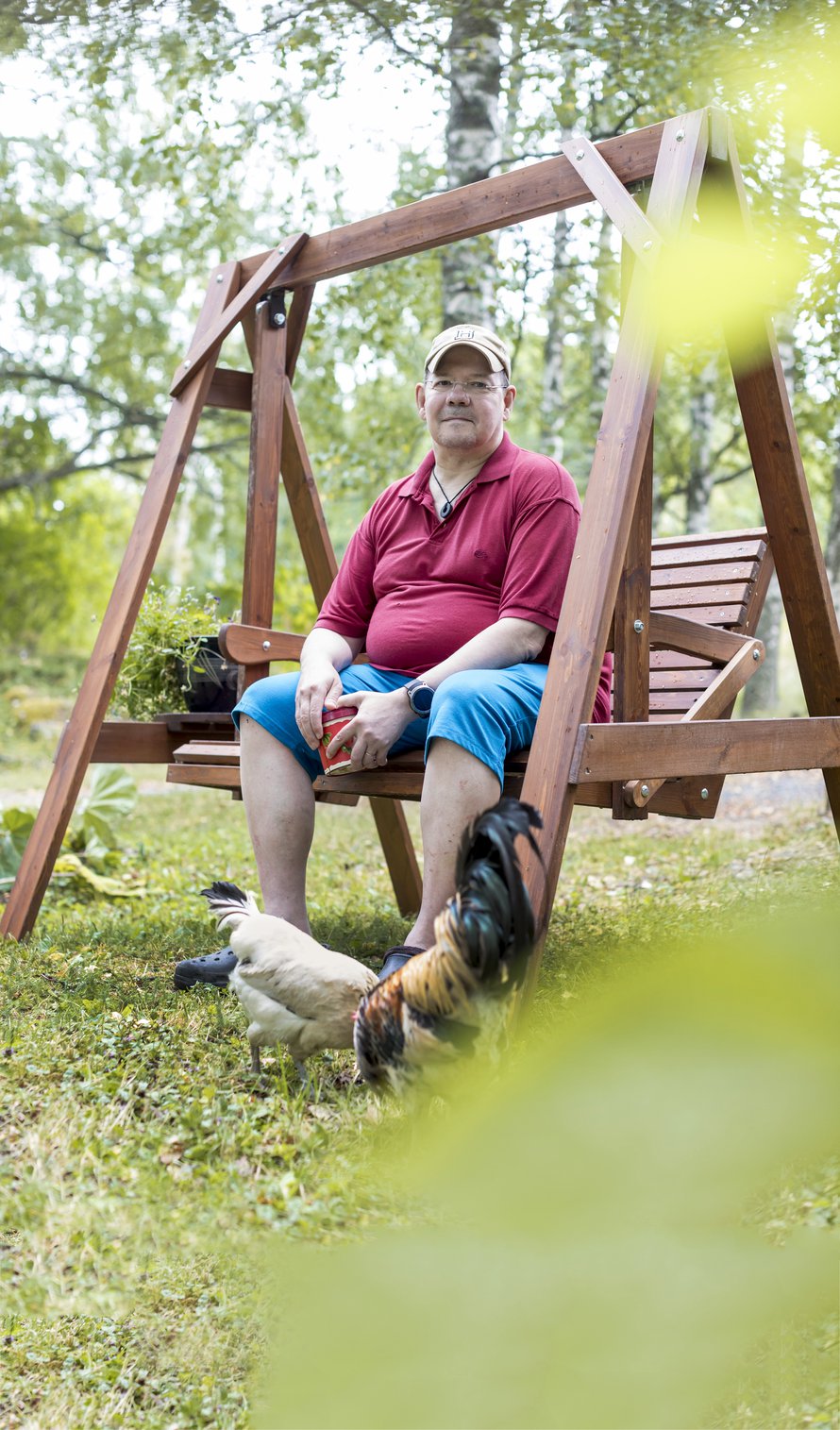 Markku Pietikäinen hankki kesällä ex-vaimonsa kanssa ja tämän uuden miehen kanssa kanoja. Miehet rakensivat niille aitauksen yhdessä.