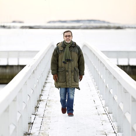 "En ole tyttärelleni vihainen. Vihalla ja katkeruudella myrkyttäisin vain koko elämäni", Hannu miettii.