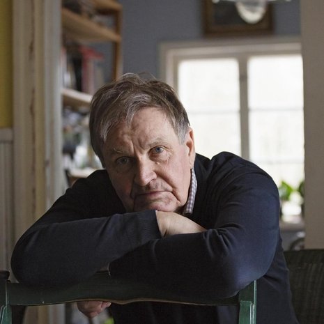 HANNU MÄKELÄ on kirjailija ja taiteen akateemikko.