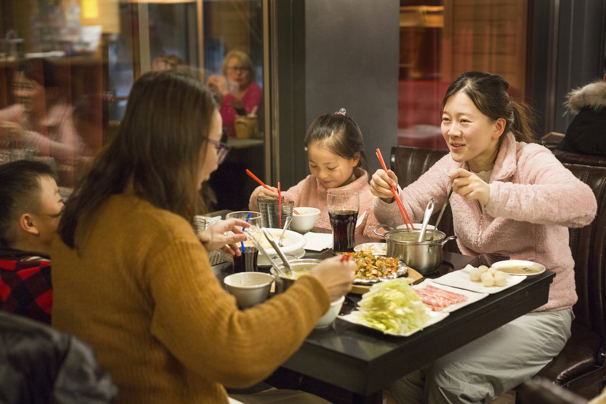 Tuttuja makuja. Ravintola Da Zhong Hua on Rovaniemen aidoin kiinalainen. Ennen kiinalaiset tulivat ryhminä, nyt entistä enemmän omatoimimatkoille.
