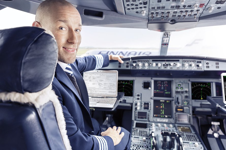Unessa kuka vain osaa lentää, mutta valvemaailmassa lentäjän ammattiin vaaditaan koulutus. Kuva: Finnair