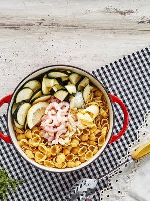 Vinkki! Pudottele katka-ravut sekaan vasta lopuksi, jotta ne eivät sitkisty.