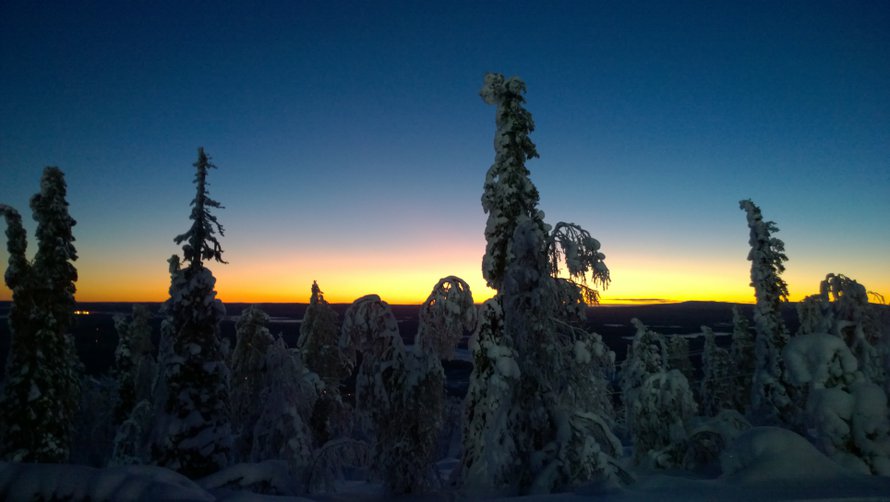 Lukijan kuva: "Auringonlasku."