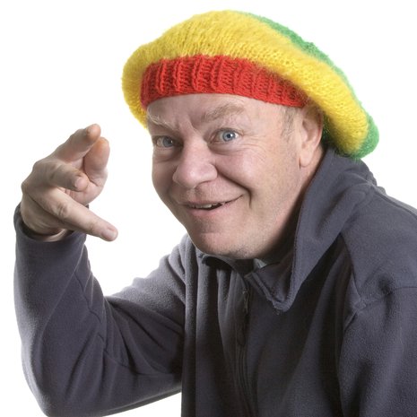 Hauska käsityöhattu voi olla tehty vauvalle, teinille, aikuiselle tai vanhukselle. Mistä tahansa materiaalista ja millä tahansa tekniikalla.