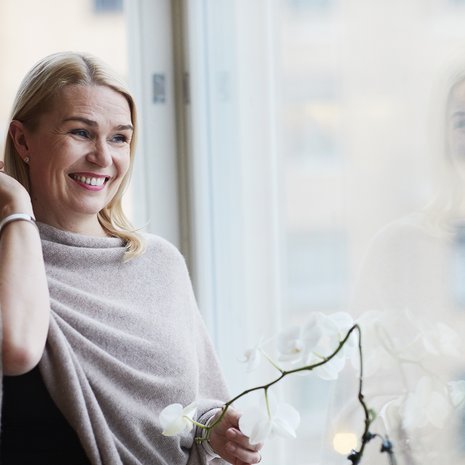 Helsinkiläinen Heli Vähäsilta sairastui melanoomaan. "Suurin yllätys olivat ihmisten erilaiset reaktiot", Heli sanoo.