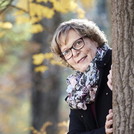 ”Vaikka aivoinfarkti ei jättänyt mitään rajoitteita, muisto tapahtuneesta pysyy minussa kuin arpi”, Virpi Häyrinen sanoo.