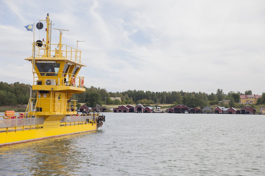 Saariston Rengastiellä on liki 50 kilometriä vesistön ylityksiä.