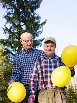 Pertti rakastaa ilmapalloja, muumeja ja enkeleitä.